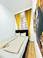 Stylish 9BR Apartment for 18 Guests