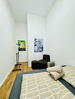 Stylish 9BR Apartment for 18 Guests
