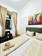 Stylish 9BR Apartment for 18 Guests