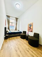 Stylish 9BR Apartment for 18 Guests