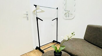Stylish 9BR Apartment for 18 Guests