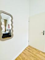 Simple Private Room Steps from Augarten