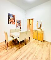 Simple Private Room Steps from Augarten