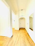 Simple Private Room Steps from Augarten