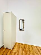 Simple Private Room Steps from Augarten