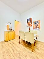 Simple Private Room Steps from Augarten