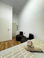 Simple Private Room Steps from Augarten