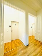 Simple Private Room Steps from Augarten