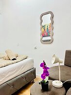 Simple Private Room Steps from Augarten