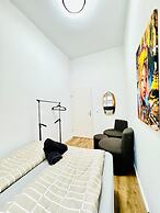 Simple Private Room Steps from Augarten