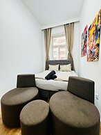 Simple Private Room Steps from Augarten