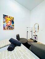 Simple Private Room Steps from Augarten