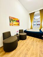 Simple Private Room Steps from Augarten