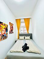 Simple Private Room Steps from Augarten