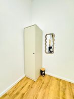 Simple Private Room Steps from Augarten