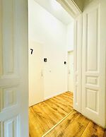 Simple Private Room Steps from Augarten