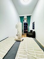Simple Private Room Steps from Augarten