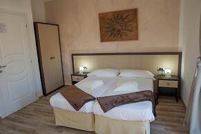 HOTEL LAURO