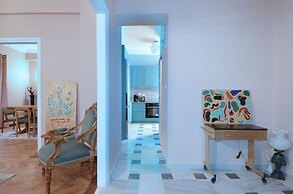 A modern and neoclassical apartment
