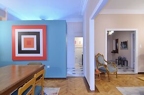 A modern and neoclassical apartment