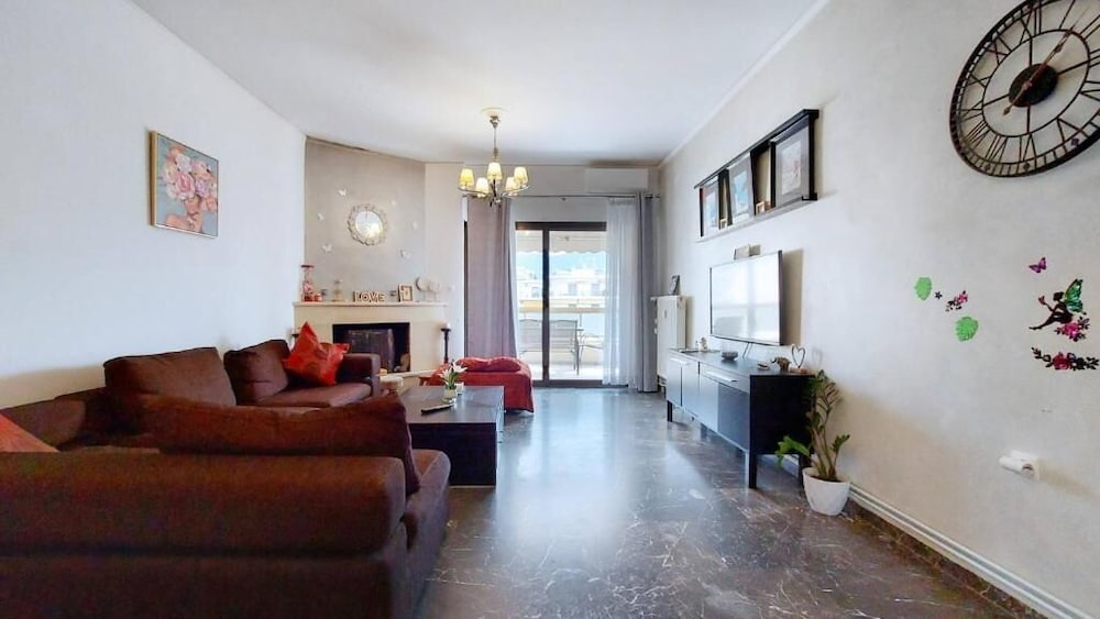Cholargos a Spacious 2BR apartment