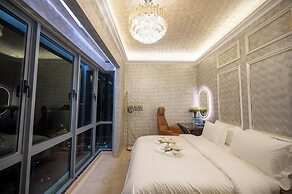 Regis by Ritz Imago Mall Loft B