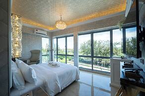 Regis by Ritz Imago Mall Loft B