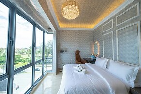 Regis by Ritz Imago Mall Loft B