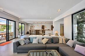 Villa Solreya Contemporary Oasis With Pool