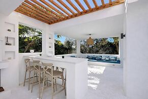 Villa Solreya Contemporary Oasis With Pool