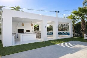 Villa Solreya Contemporary Oasis With Pool