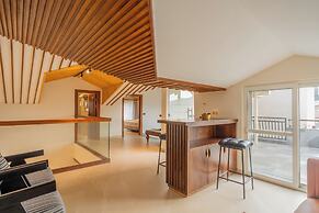 ELIVAAS privé Royce Cottage 4BHK Villa