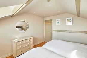 Host and Stay Sea View
