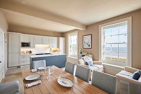 Host and Stay Sea View