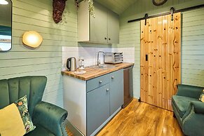 Host Stay Curlews Rest