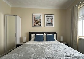 Spacious 5 Bedroom With 4 Baths Off-road Parking