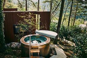 Theodosius Glamping Mobile Home