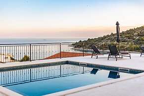 Villa La Fortezza With sea View