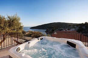 Villa La Fortezza With sea View
