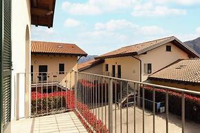 Serenity Como Lake View Apartment With Pool