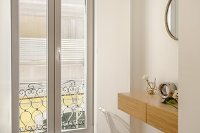 Downtown Modern Apartments by Homing