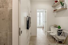 Downtown Modern Apartments by Homing
