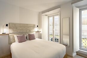 Downtown Modern Apartments by Homing