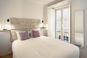Downtown Modern Apartments by Homing