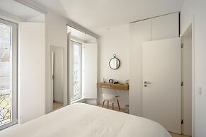 Downtown Modern Apartments by Homing