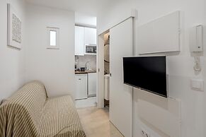 Downtown Modern Apartments by Homing