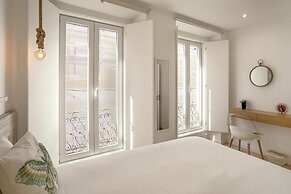Downtown Modern Apartments by Homing