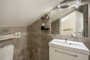 Downtown Modern Apartments by Homing