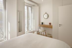 Downtown Modern Apartments by Homing