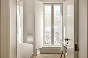 Downtown Modern Apartments by Homing